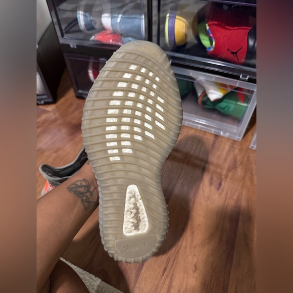 Yeezy Beluga 350s - Picture 7 of 7